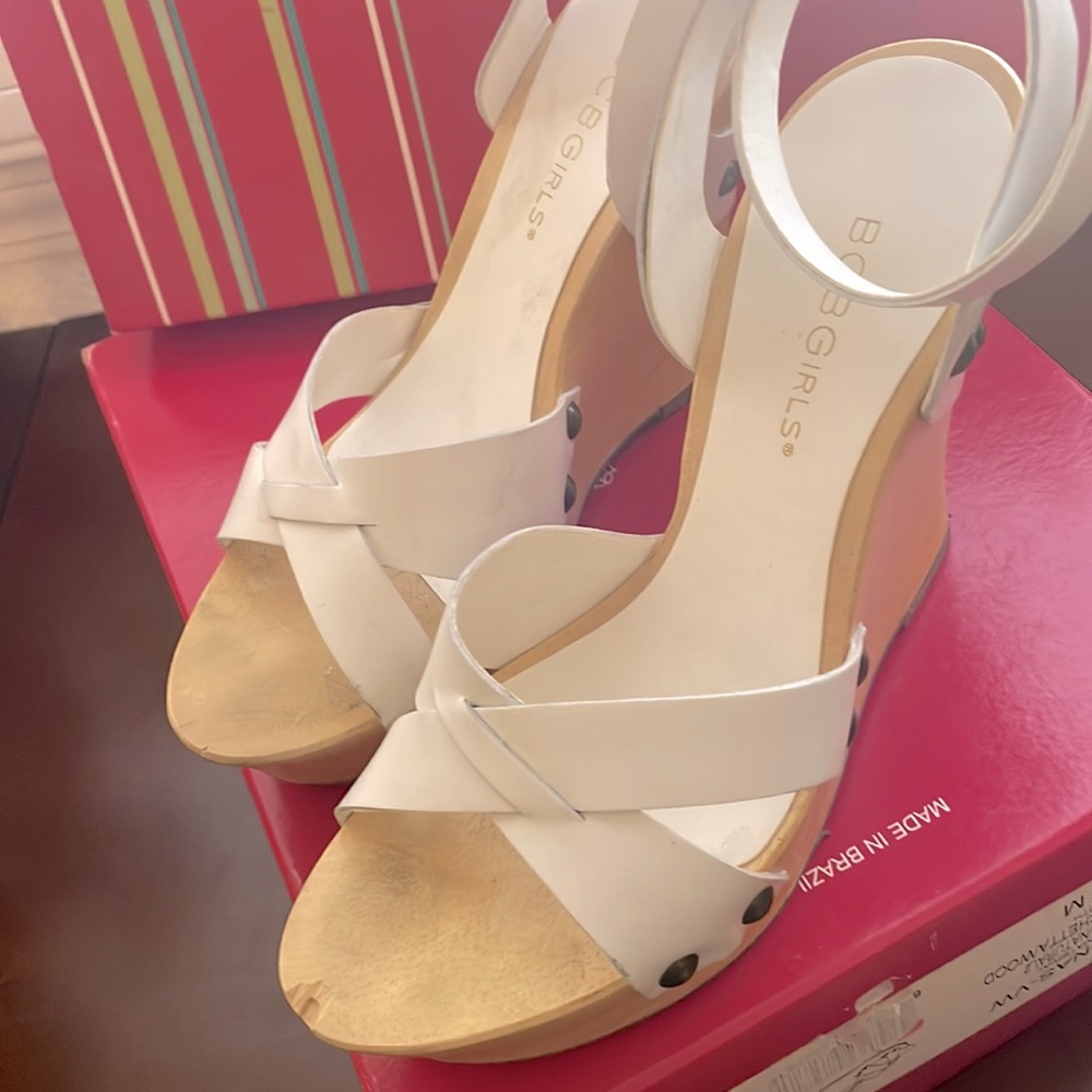 BCBG Platform White Sandal Sz 6 - Picture 2 of 7